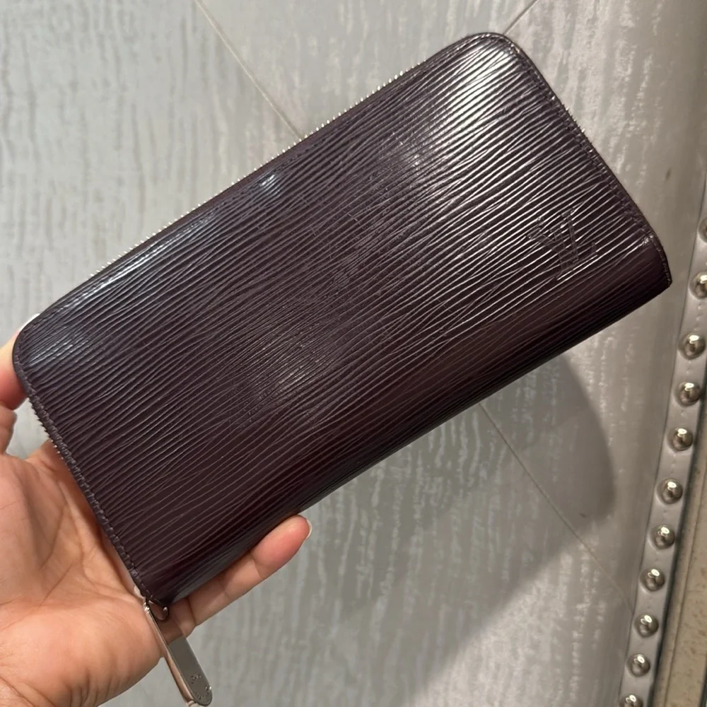 🤎LOUIS VUITTON Epi Electric Zippy Wallet